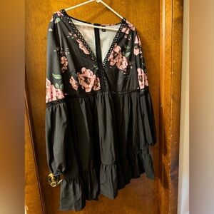 Black and pink floral ruffle dress with eyelet trim– EUC Size 2XL